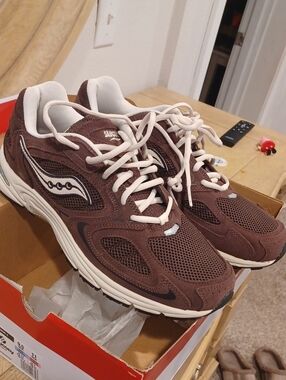 Saucony Women’s GRID JAZZ 9 MOCHA/CREAM Athletic Running Shoes- Perfect For FALL